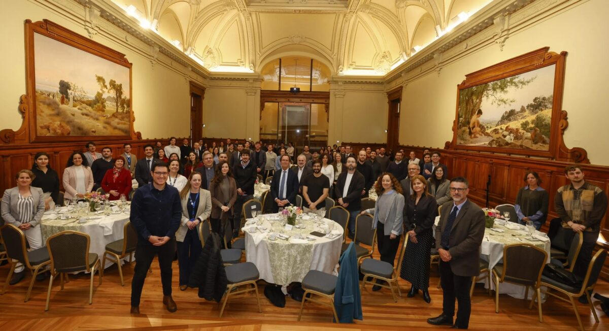 Imagen de nuevos/as académicos y autoridades UC 2026 - Salón de Honor
